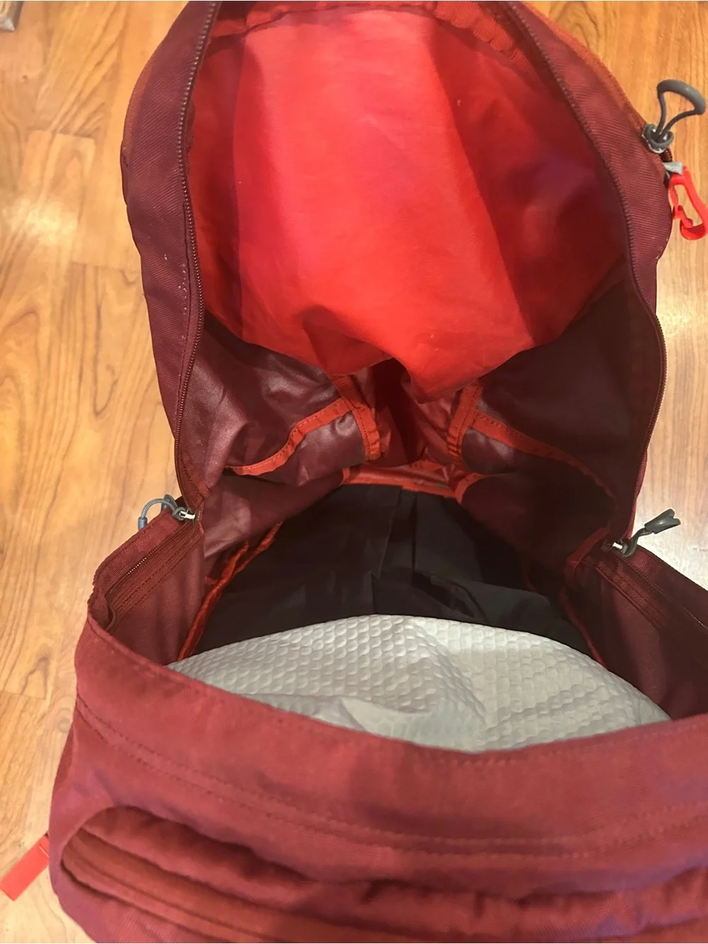 OSPREY durable red